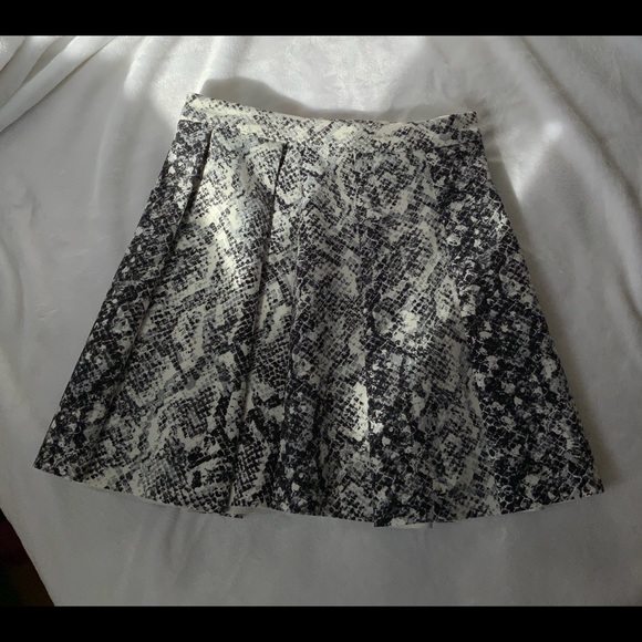 NEW holiday snake print pleated skater skirt (S) - Picture 2 of 3